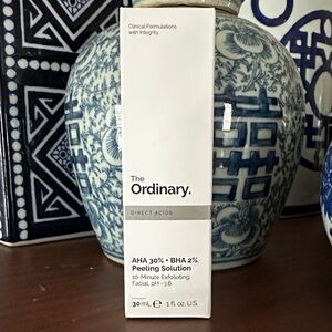 The Ordinary AHA 30% + BHA 2% Peeling Solution - white
